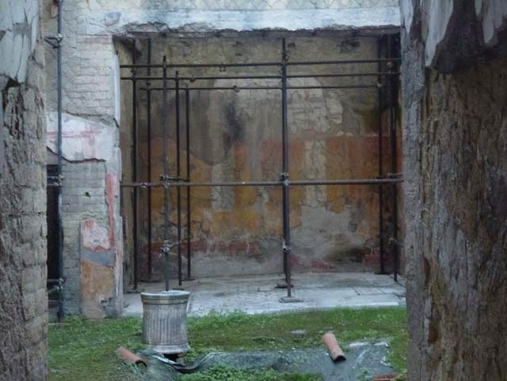 V. 11 Herculaneum. October 2012. Looking south across atrium towards tablinum. Photo courtesy of Michael Binns.