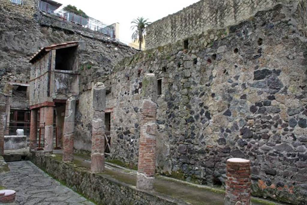 V.9/10, under attic room/grainstore above street portico on east side of Cardo IV, and exterior west wall of V.11, on right. 
February 2007. Photo courtesy of Nicolas Monteix.
