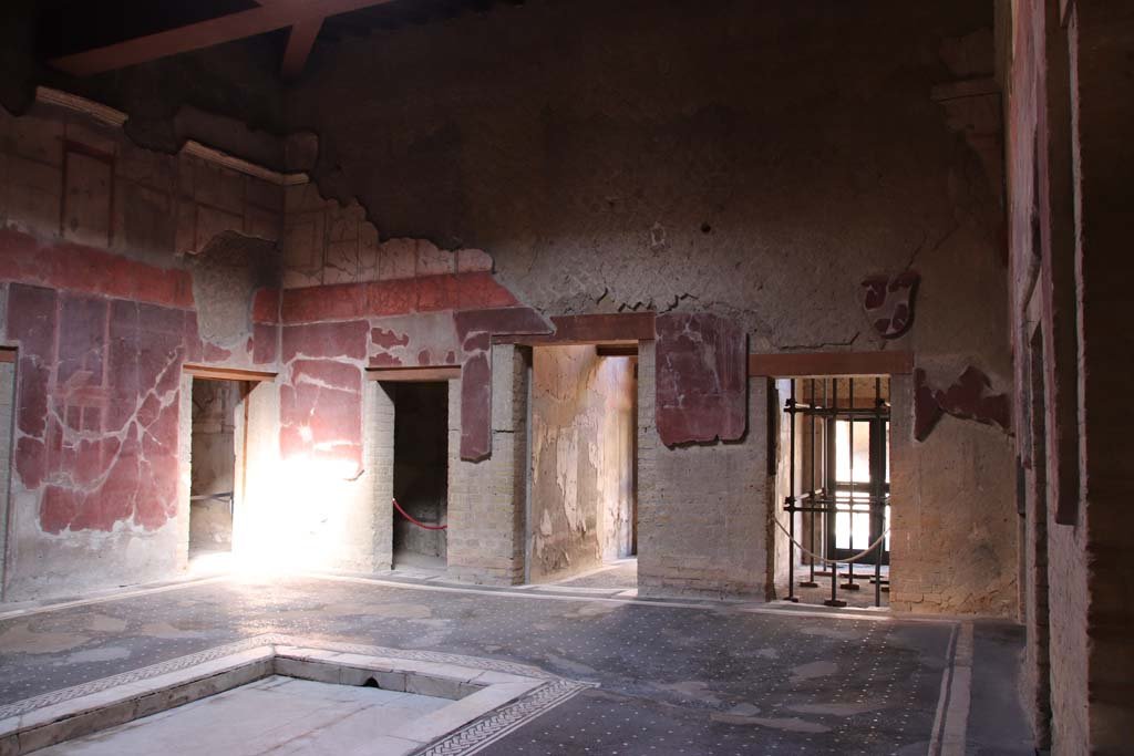 V.15 Herculaneum. October 2020. 
Looking towards north-west corner, with entrance corridor, in centre, on north side of atrium. Photo courtesy of Klaus Heese.
