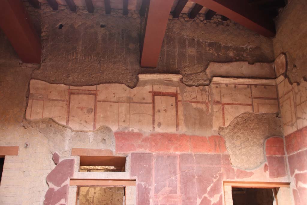 V.15, Herculaneum. October 2020. Upper painted west wall in north-west corner of atrium, with doorways to cubiculum. Photo courtesy of Klaus Heese.