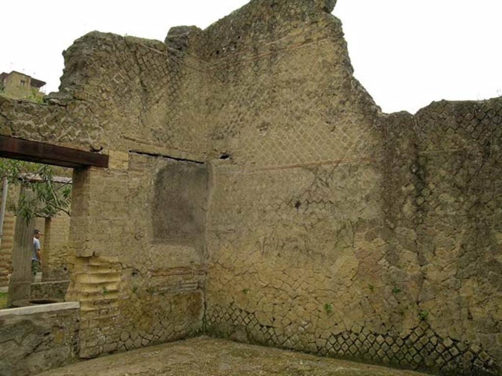 V.15, Herculaneum, May 2005. Looking towards north-east corner of large oecus at rear of peristyle. 
Photo courtesy of Nicolas Monteix.
