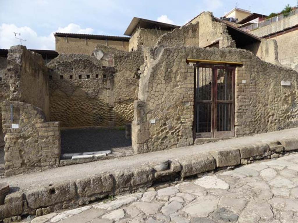 V.23, on left, Herculaneum, October 2014. Entrance doorway. Photo courtesy of Michael Binns. On the right is the entrance doorway to V.22, steps to upper floor.
