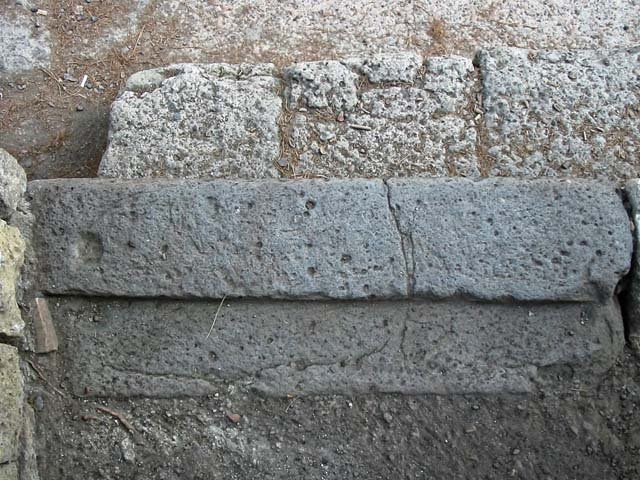 V.33, Herculaneum. May 2003. Threshold of entrance doorway, at north end. Photo courtesy of Nicolas Monteix.