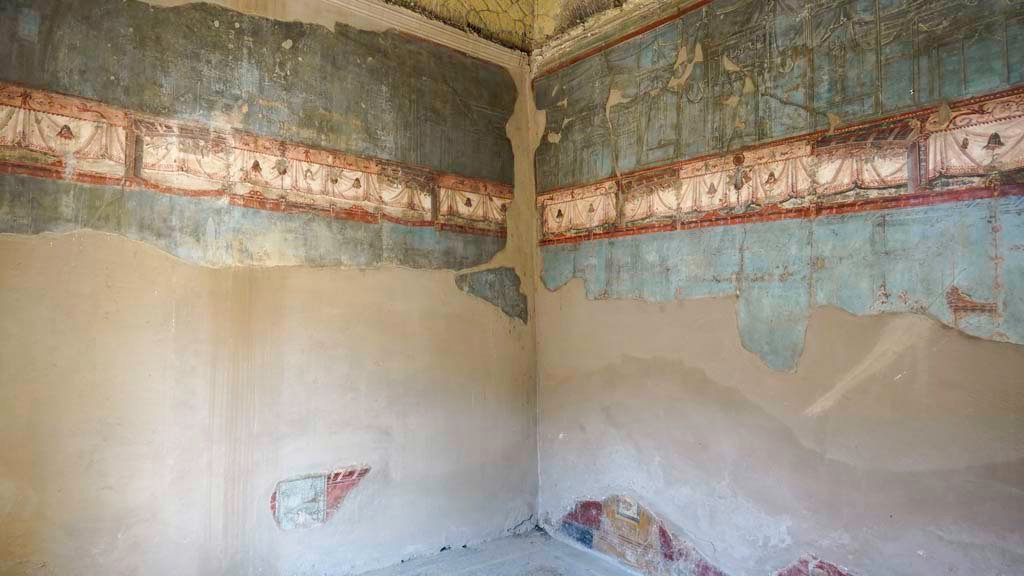 V.35 Herculaneum, August 2021. 
Diaeta 6, looking across mosaic floor towards south-west corner. Photo courtesy of Robert Hanson.
