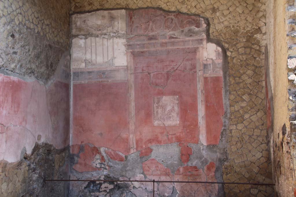 V.35 Herculaneum, April 2014. Triclinium 1, looking towards north-west corner. Photo courtesy of Klaus Heese.