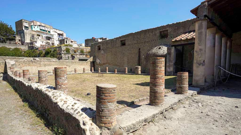 VI.1/5/7 Herculaneum. August 2021. 
Central baths, looking north-west across palaestra with columned portico. Photo courtesy of Robert Hanson.


