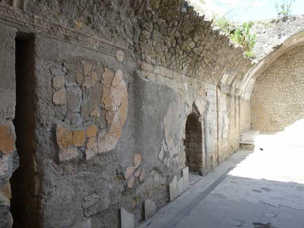 Ins. VI.1/7. May 2010. Looking north along west wall of caldarium, with arched doorway to tepidarium.