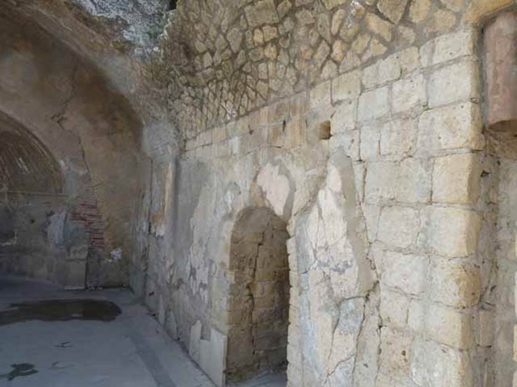 Ins. VI.1/7. May 2010. Looking south along west wall of caldarium, with doorway to tepidarium.