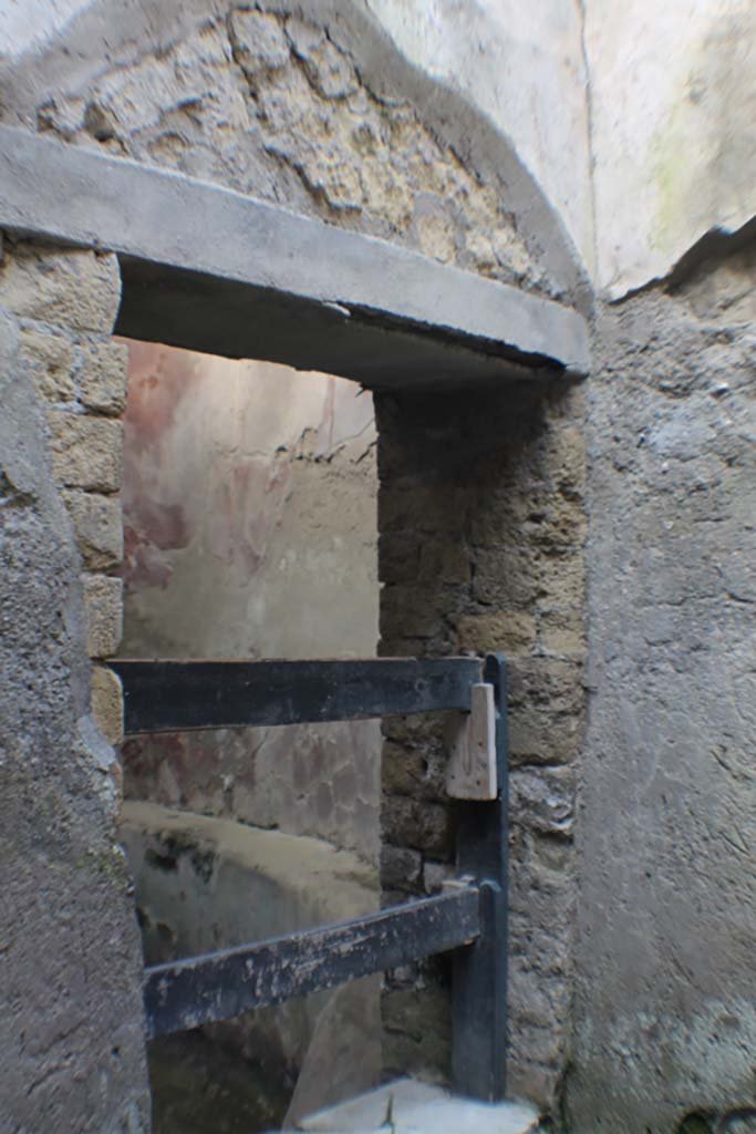 VI.1/7, Herculaneum. March 2014. Looking through doorway into frigidarium, from vestibule.
Foto Annette Haug, ERC Grant 681269 DÉCOR
