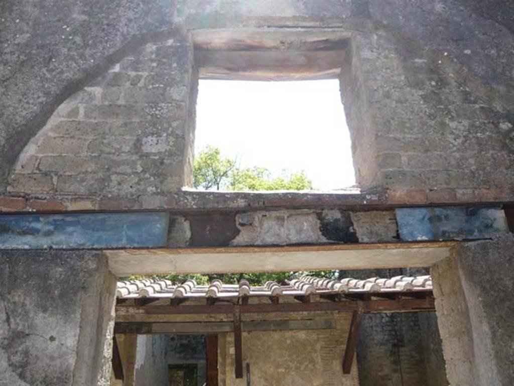 VI.8, Herculaneum. August 2013. Looking east to window above entrance doorway, and remains of carbonised wood. Photo courtesy of Buzz Ferebee.
