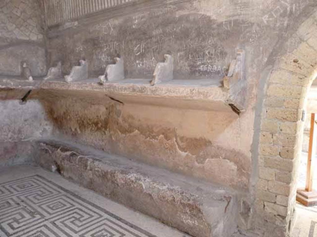 VI.8, Herculaneum. May 2010. East wall of tepidarium, and north-east corner. This room would have been heated by a brazier, and also had shelving for clothing and articles.

