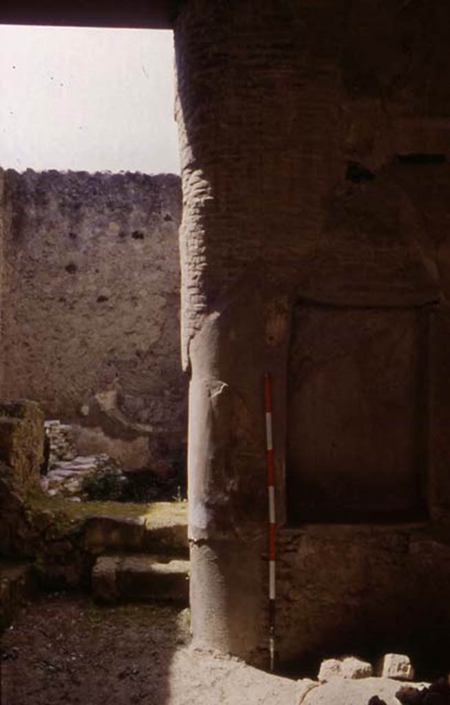 VI.12, Herculaneum. Not dated. East end of south wall of shop-room, showing steps and corner. 
Photo courtesy of Nicolas Monteix.
