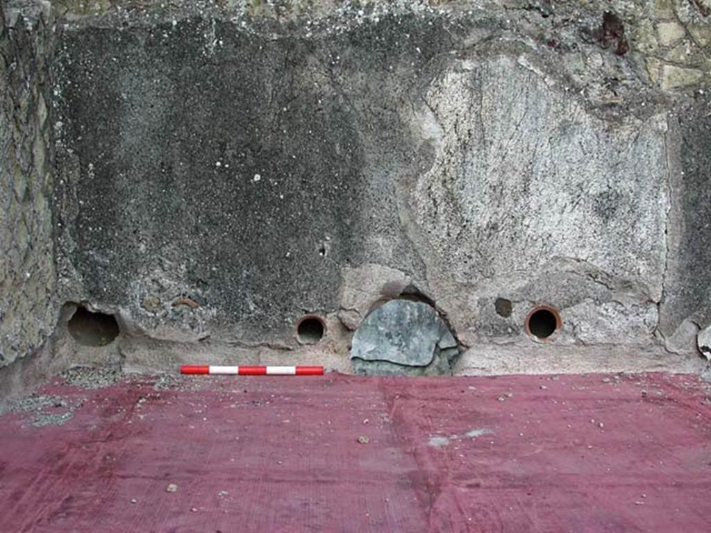 VI.13/11, Herculaneum. September 2003. Upper floor, north side of peristyle. 
Photo courtesy of Nicolas Monteix.
