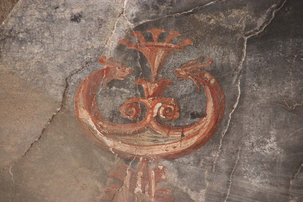 VI.13 Herculaneum. September 2017. Room 12, anteroom to cubiculum, detail from centre of upper south wall. Photo courtesy of Klaus Heese.