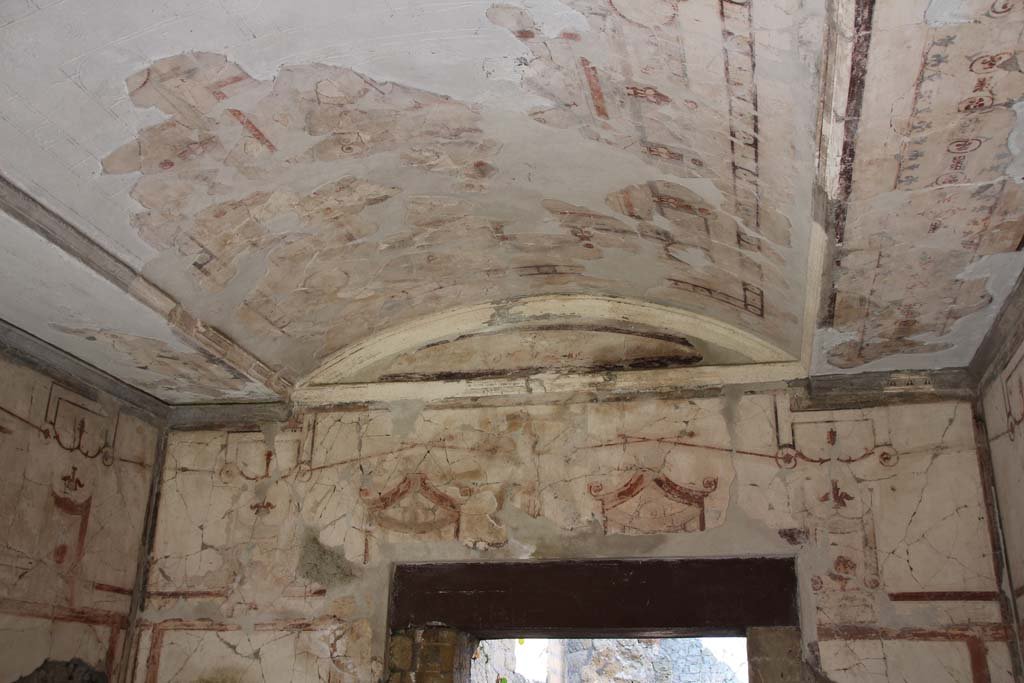 VI.13 Herculaneum. April 2014. Room 17, looking towards upper south wall and ceiling. Photo courtesy of Klaus Heese.