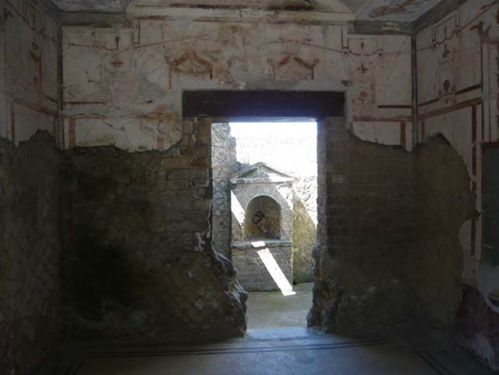 VI.13 Herculaneum. August 2013. Looking south in cubiculum, towards shrine in small courtyard area. Photo courtesy of Buzz Ferebee.
