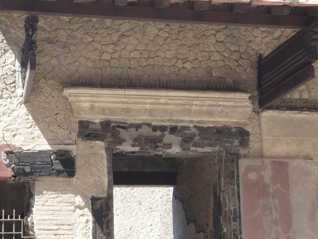 VI.13 Herculaneum. August 2013. Detail from entrance doorway with carbonised wooden surround. Photo courtesy of Buzz Ferebee.
