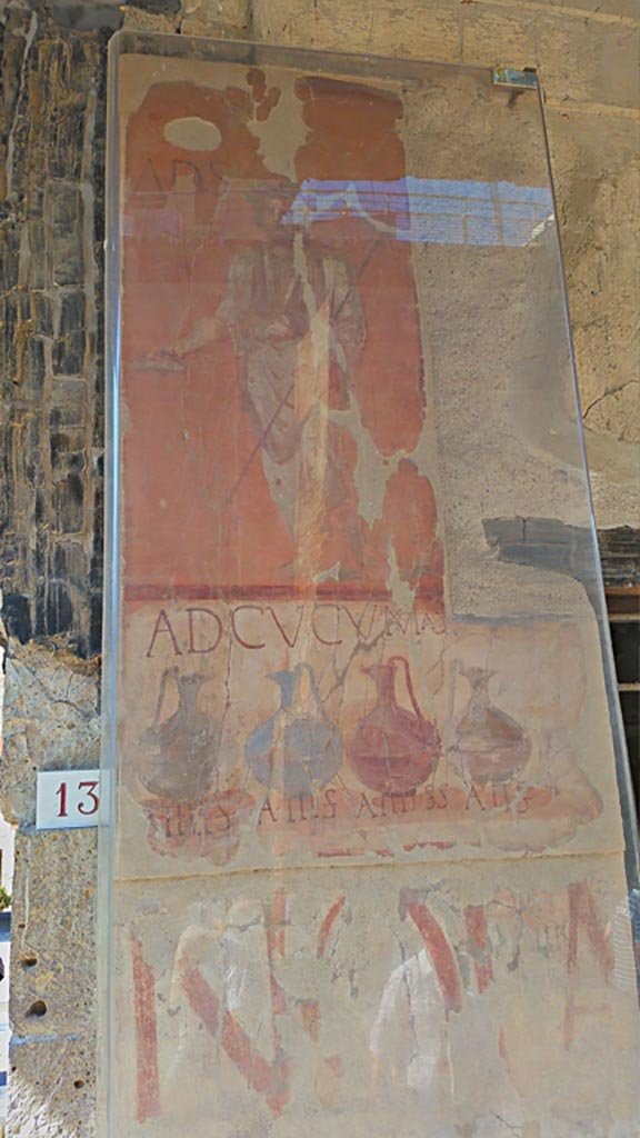 VI.13 Herculaneum, Photo taken between October 2014 and November 2019.
Detail from right (west) side of entrance doorway. Photo courtesy of Giuseppe Ciaramella.

