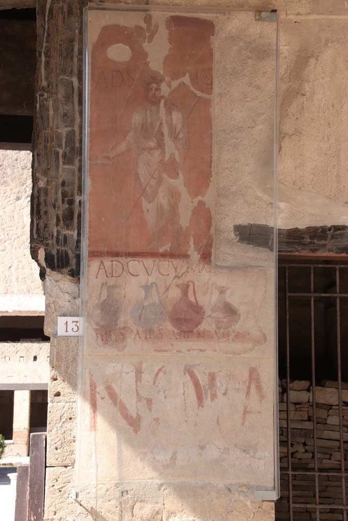 VI.14 Herculaneum, on right. September 2021. 
Painted sign on pilaster between entrances 13, on left, and 14. Photo courtesy of Klaus Heese.

