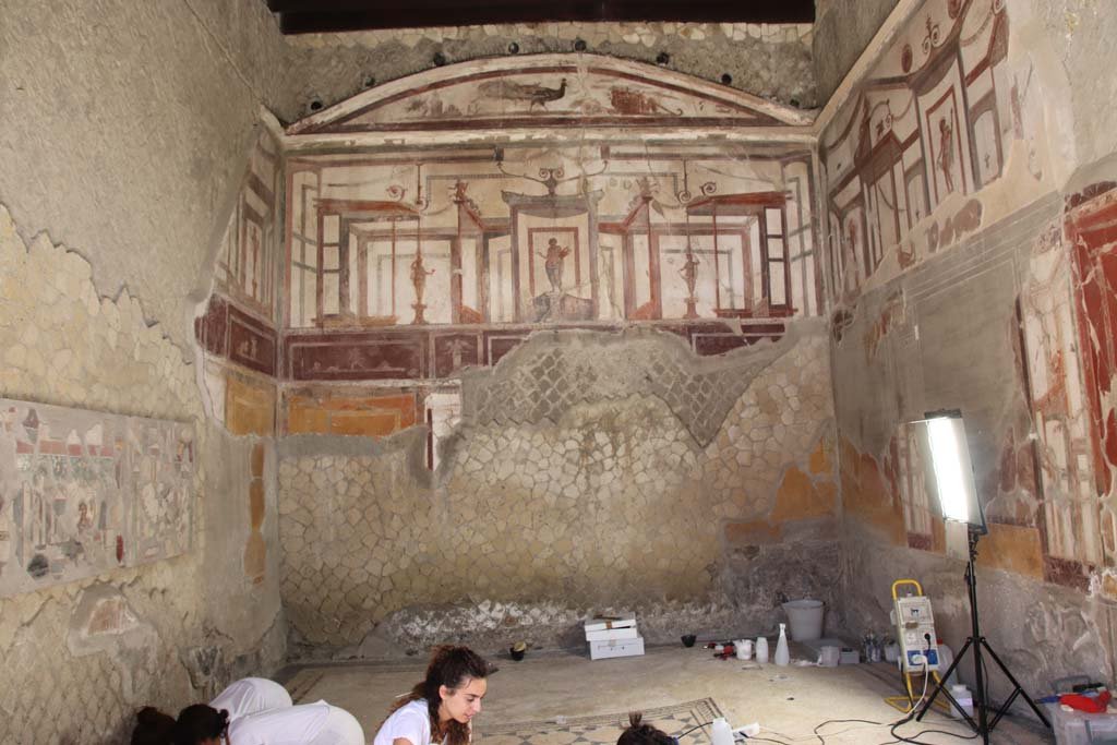 VI.17 Herculaneum. September 2019. Triclinium 13, looking towards north wall. Photo courtesy of Klaus Heese.

