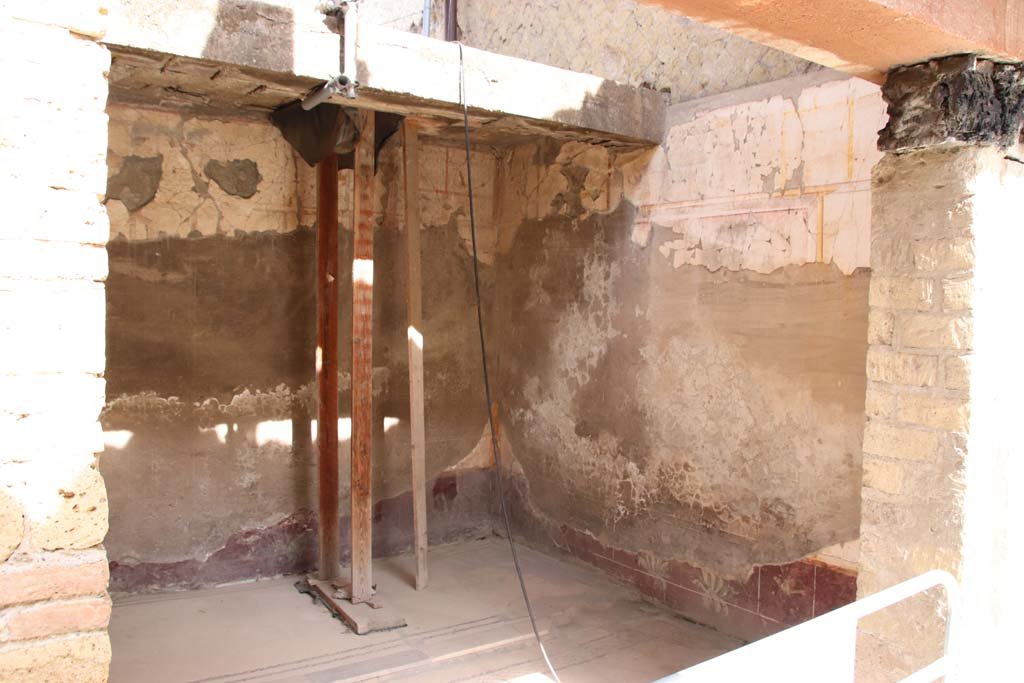 VI.17 Herculaneum. September 2019. Looking through doorway towards north-west corner. 
Photo courtesy of Klaus Heese.
