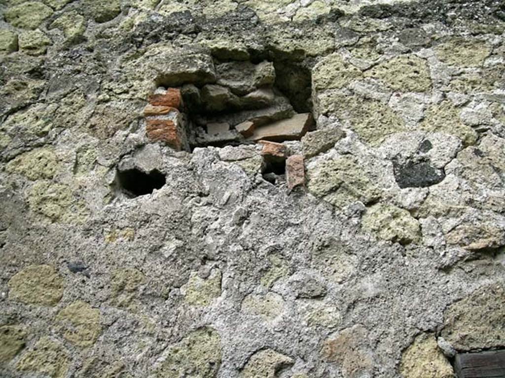 VI.17/26, Herculaneum. May 2004. Detail from north wall, above doorway to kitchen area. 
Photo courtesy of Nicolas Monteix.
