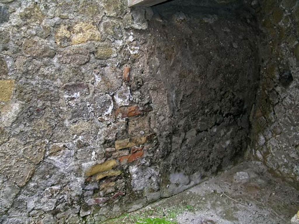 VI.17/26, Herculaneum. May 2004. Looking along the east wall towards the south-east corner. 
Photo courtesy of Nicolas Monteix.
