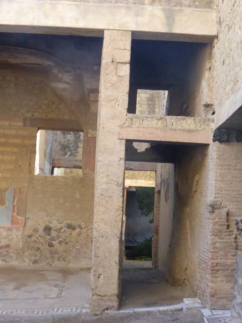 VI.17, Herculaneum. Not dated. Upper south wall at west end, of atrium. 
Photo courtesy of Nicolas Monteix.
