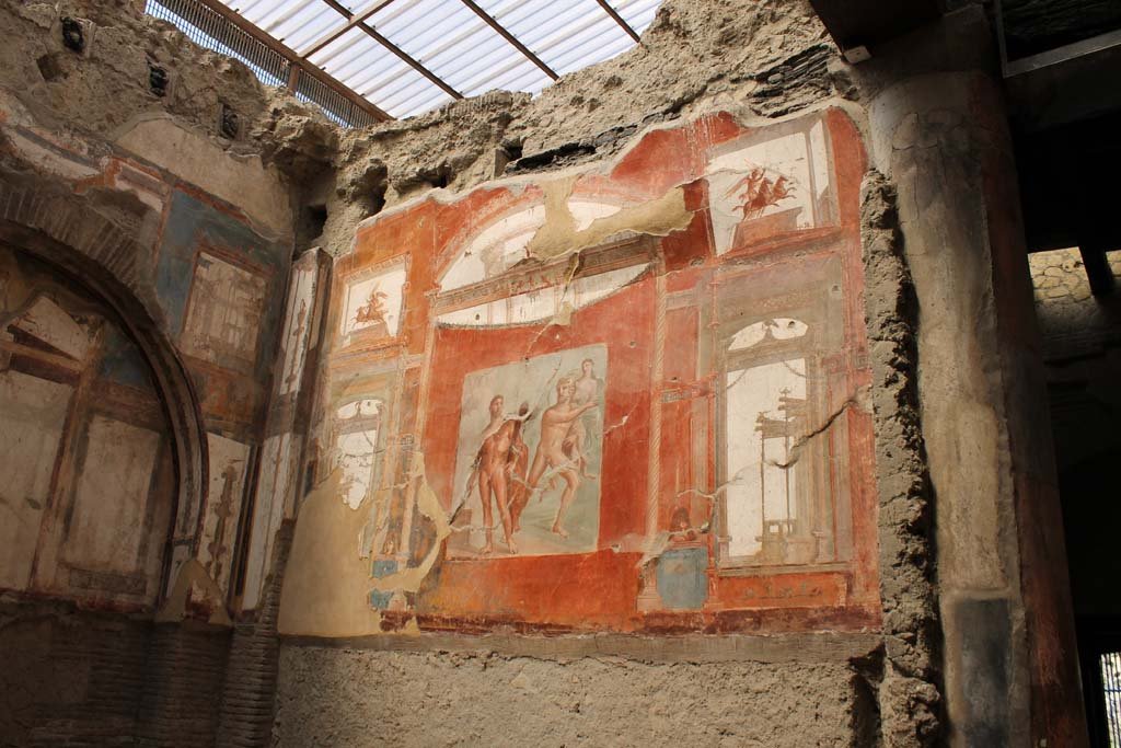 VI.21 Herculaneum, March 2014. South-west corner and west wall with painting of  Hercules with Achelous and Deianira.
Foto Annette Haug, ERC Grant 681269 DÉCOR

