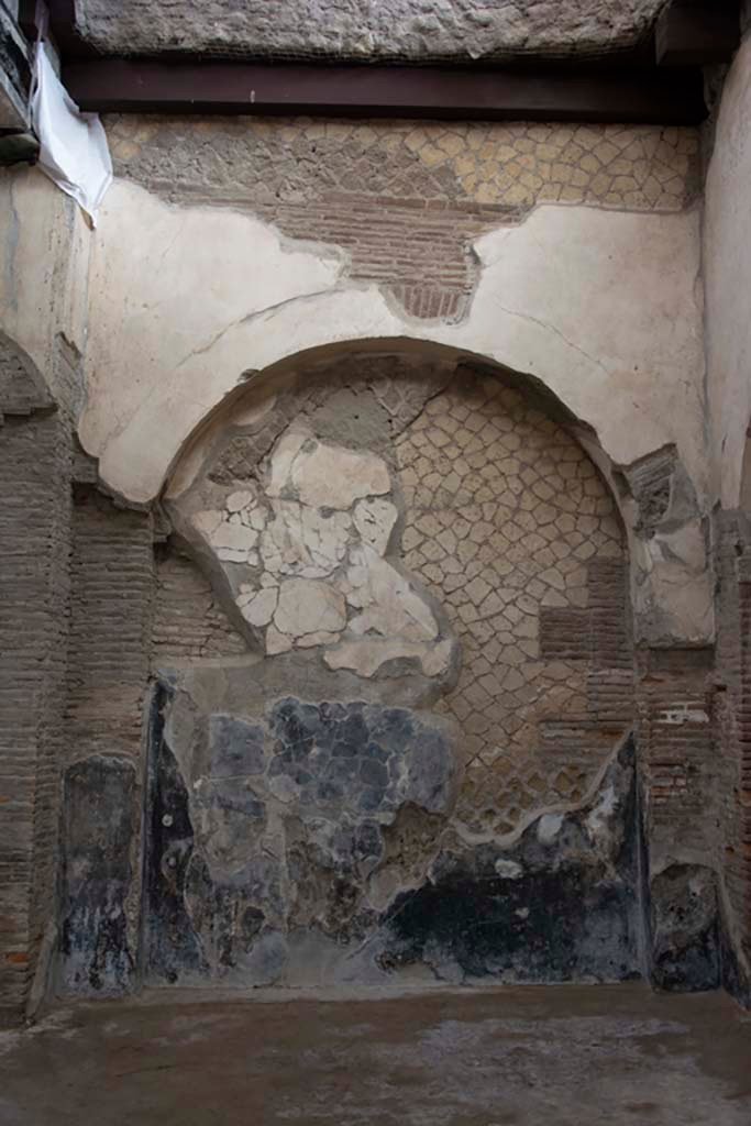 VI.21 Herculaneum, March 2019. Looking towards north wall on east side of entrance doorway.
Foto Annette Haug, ERC Grant 681269 DÉCOR
