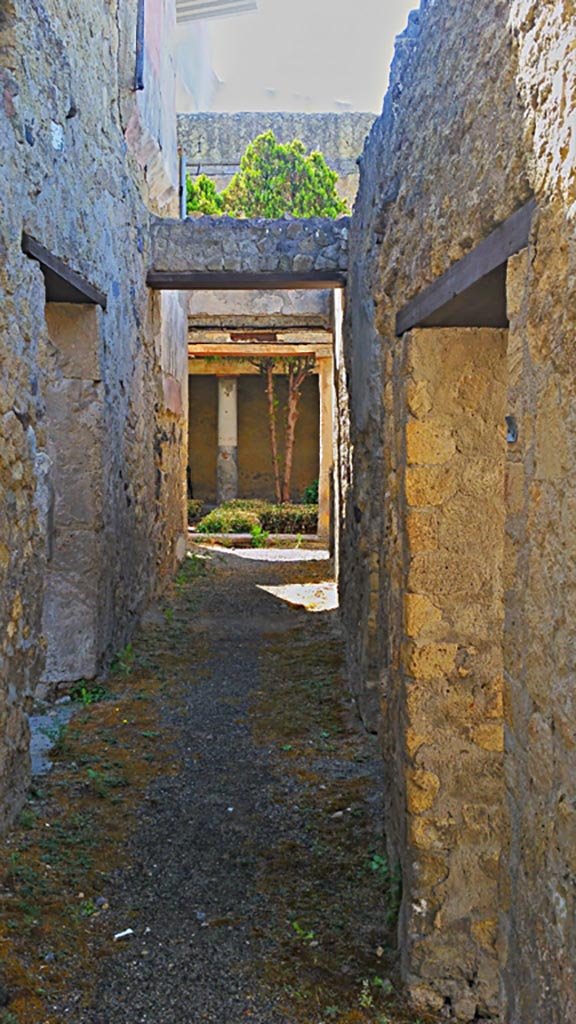 VI.26 Herculaneum, photo taken between October 2014 and November 2019. 
Looking east along corridor leading to peristyle. Photo courtesy of Giuseppe Ciaramella.
