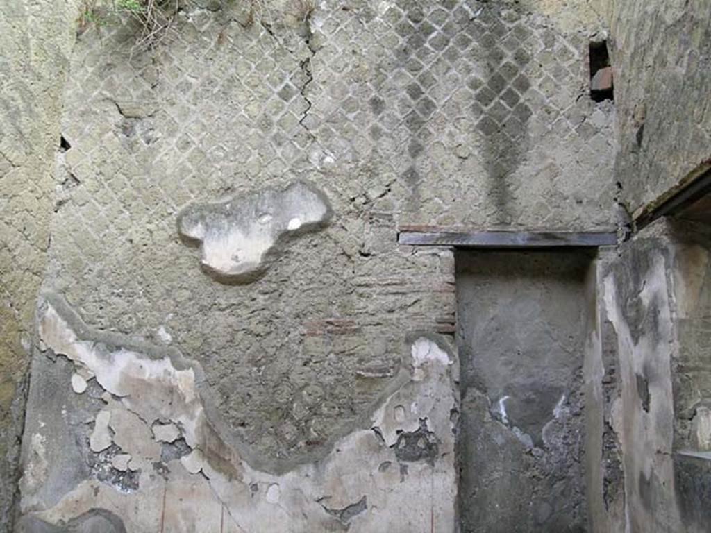 VI.29, Herculaneum. June 2005. 
Room 4, looking towards east wall of diaeta, with blocked doorway originally also linking to rear atrium.
Photo courtesy of Nicolas Monteix.

