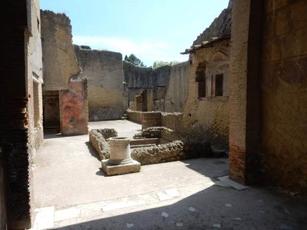 VI.29, Herculaneum. May 2018. Looking east from tablinum 5, towards atrium 9, the second atrium. 
Photo courtesy of Buzz Ferebee.

