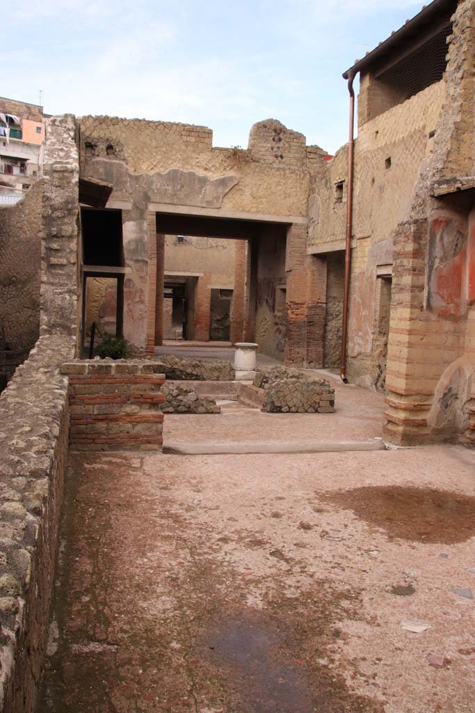 VI.29 Herculaneum, October 2020.  
Looking west from triclinium 11, towards second atrium 9, towards tablinum, first atrium and entrance doorway. 
Photo courtesy of Klaus Heese.
