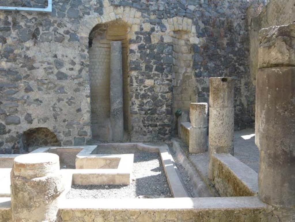 VII.2 Herculaneum. August 2013. Peristyle 10, looking north. Photo courtesy of Buzz Ferebee.