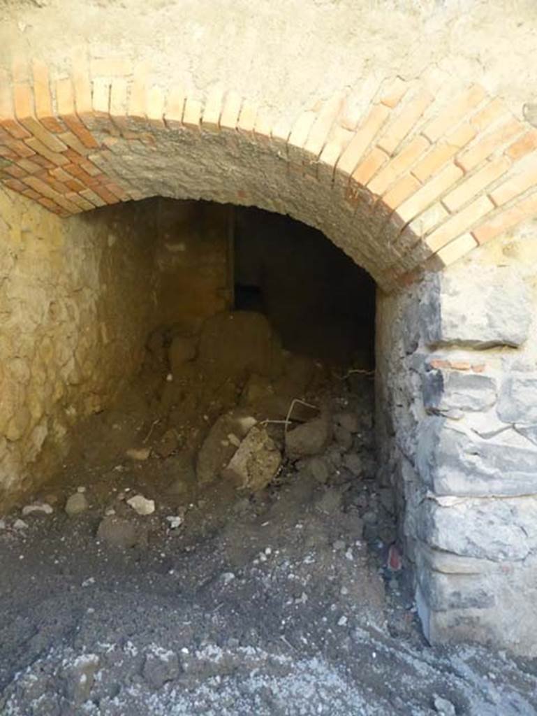 Ins VII, Herculaneum, September 2015. Upper level, looking west through doorway.