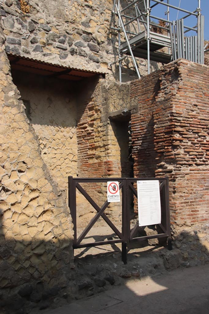 VII.15, Herculaneum. October 2023. 
Doorway on west side of Cardo III. Photo courtesy of Klaus Heese.
