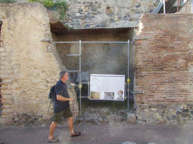 VII.15 Herculaneum, September 2015. Description board. Photo courtesy of Michael Binns.