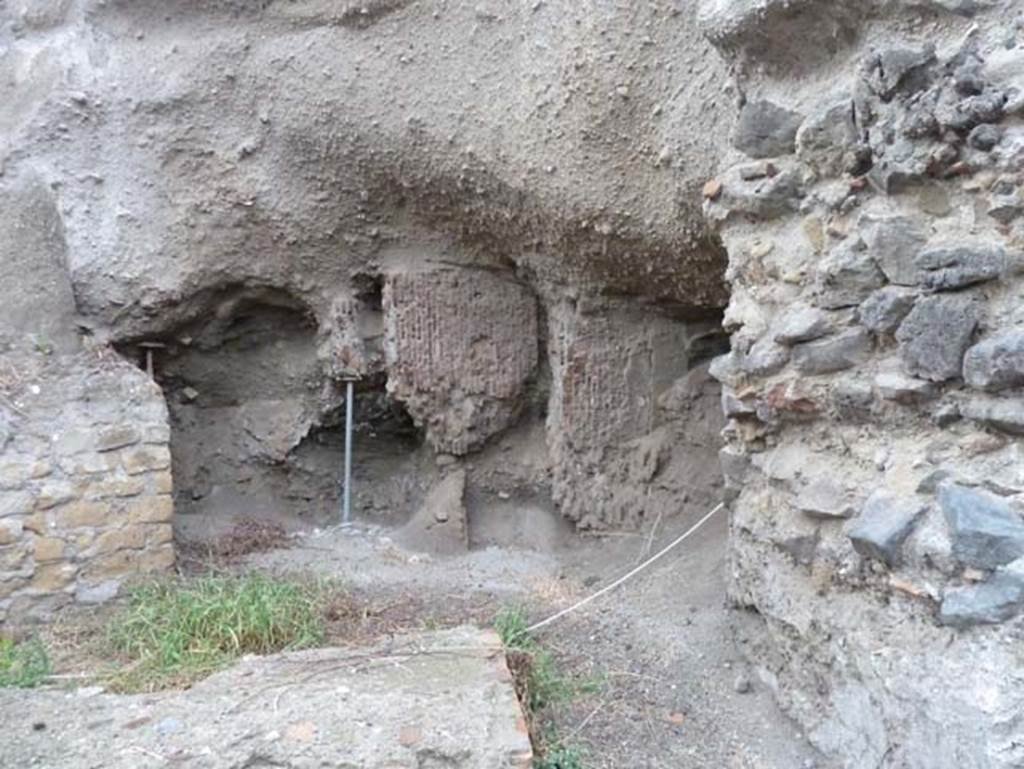 Ins. VII, Herculaneum, September 2015. Excavations still under way in north-west corner of site.