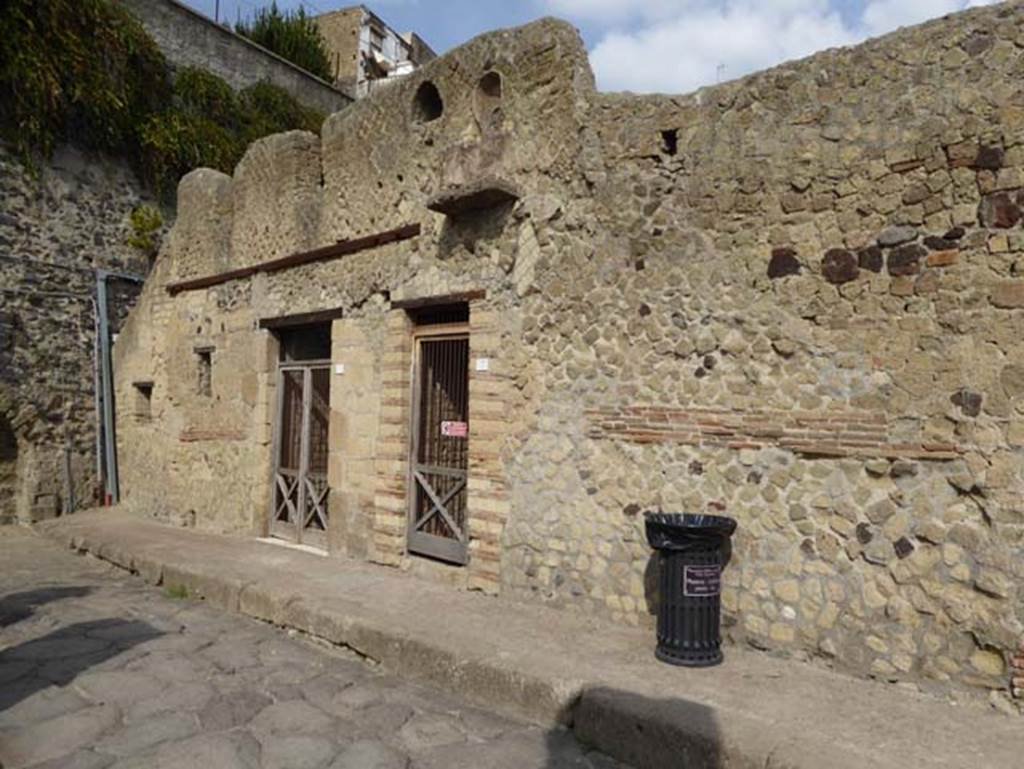 VII,18 and 17, Herculaneum, October 2014. Looking towards entrance doorways. An upper floor latrine would have been accessible from the balcony.  Photo courtesy of Michael Binns.
