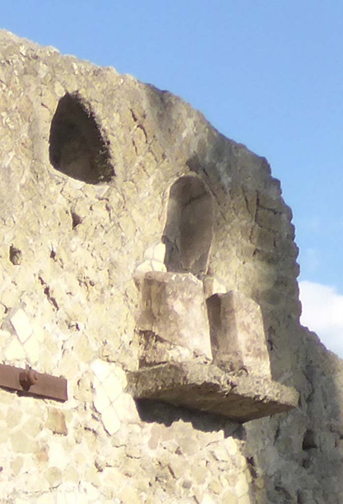 VII.18, Herculaneum. September 2015. Latrine on upper floor, view from left (west).