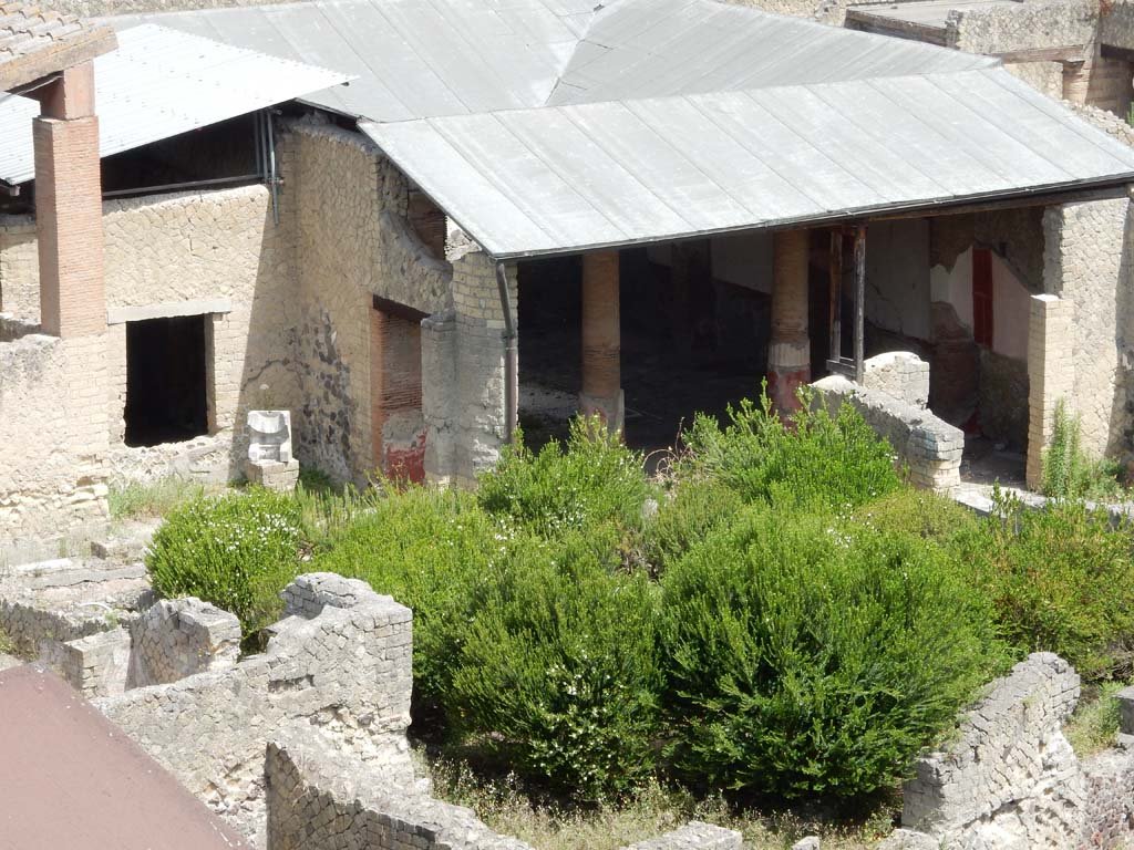 Ins. Or. 1.1, Herculaneum. June 2019. 
Looking north-west from access roadway, across garden area towards triclinium, centre right. Photo courtesy of Buzz Ferebee.

