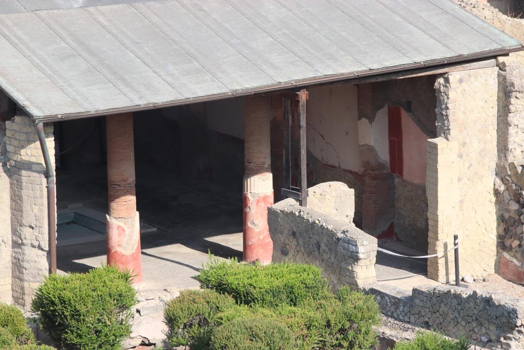 Ins. Or. I.1, Herculaneum. October 2023. 
Looking north-west from garden area towards atrium, with room 5, on right. Photo courtesy of Klaus Heese.
