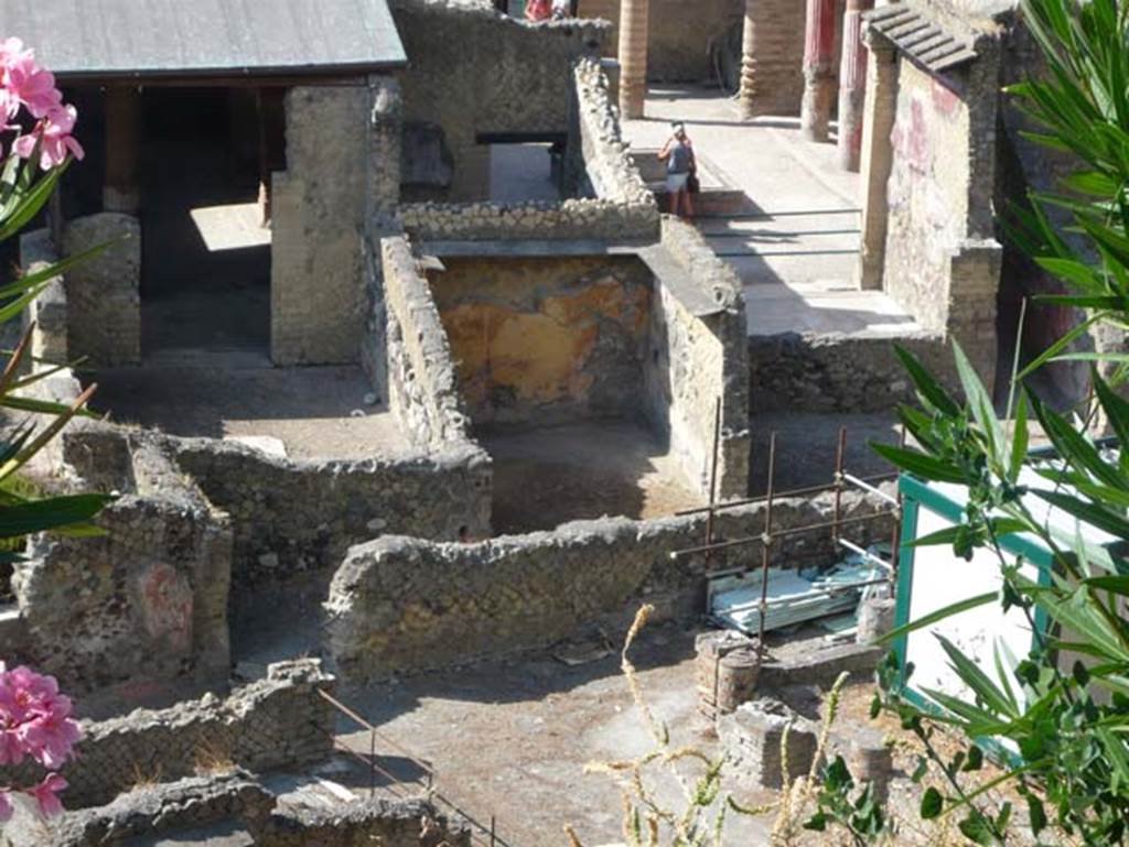 Ins. Orientalis I.1 and 2, Herculaneum. August 2013. Looking west across garden area, from access roadway.
In the left-hand upper corner, is the doorway of room 5, leading into the atrium of Ins. Or. I.1
Looking west across the tablinum of Ins. Or. I, 2 towards atrium, on right.
The room with the orange-coloured wall belongs to Ins. Or. I. 2, as do all the other rooms and gardens on the lower side of the photo.
Photo courtesy of Buzz Ferebee.


