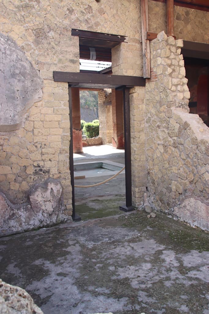 Ins. Orientalis I, 1, Herculaneum, July 2015. Entrance doorway threshold. Photo courtesy of Michael Binns.

