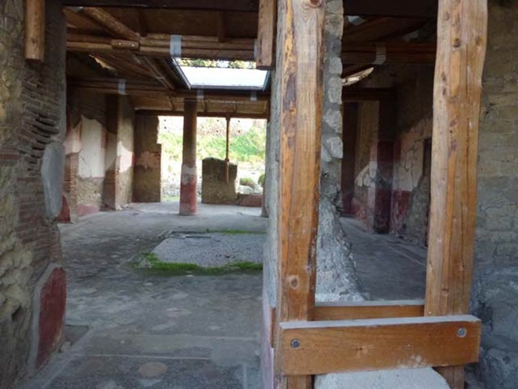 Ins. Orientalis I, 1, Herculaneum, October 2012. Looking east from entrance corridor towards atrium.  Photo courtesy of Michael Binns.

 
