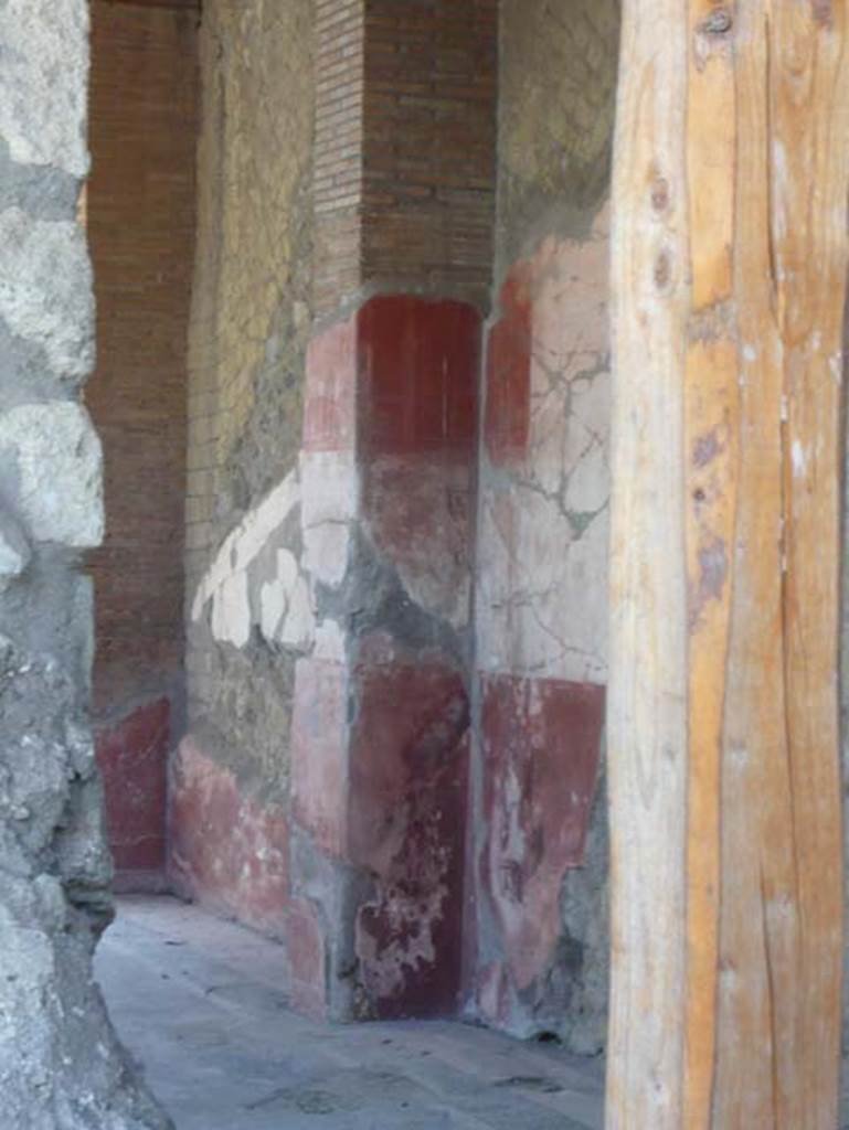 Ins. Orientalis I, 1, Herculaneum, October 2012. Looking across impluvium towards column on east side of atrium.
Photo courtesy of Michael Binns.

