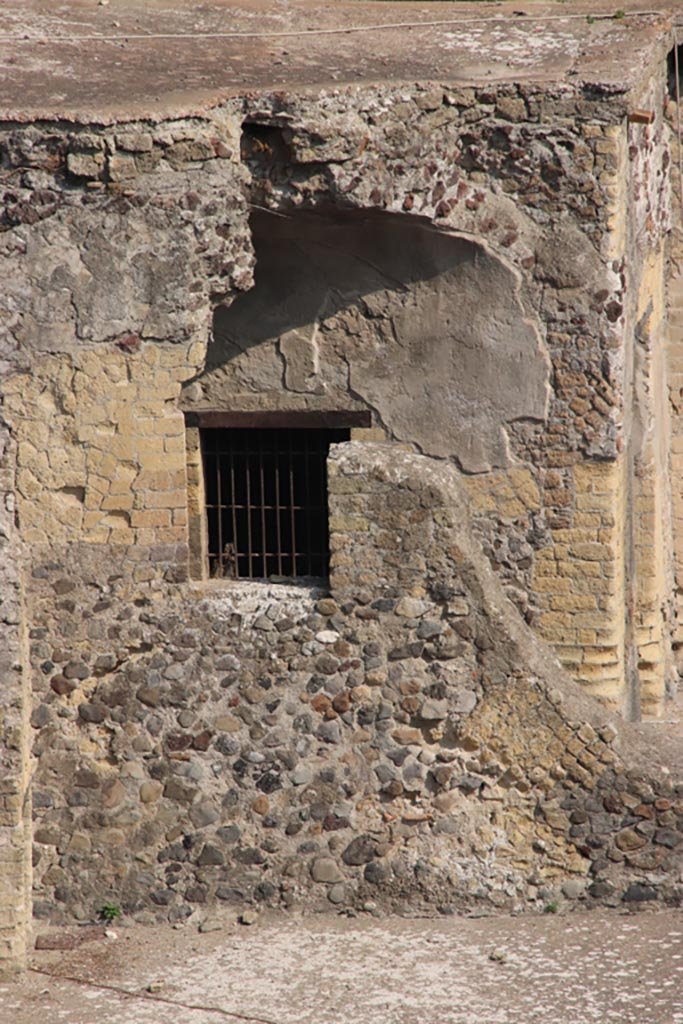 Ins. Or. I.1a, Herculaneum. October 2023. Looking towards west end of rear of roof of Suburban Baths.
Photo taken from access roadway, showing the remains of the vaulted roof of the corridor, with window from room A.
Photo courtesy of Klaus Heese.
