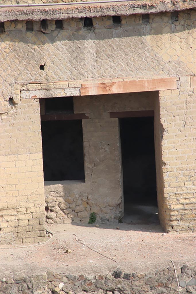 Ins. Or. I.1a, Herculaneum. October 2023. Taken from access roadway.
West end of vaulted corridor, with doorway leading into a cubiculum B, with window. Photo courtesy of Klaus Heese.
