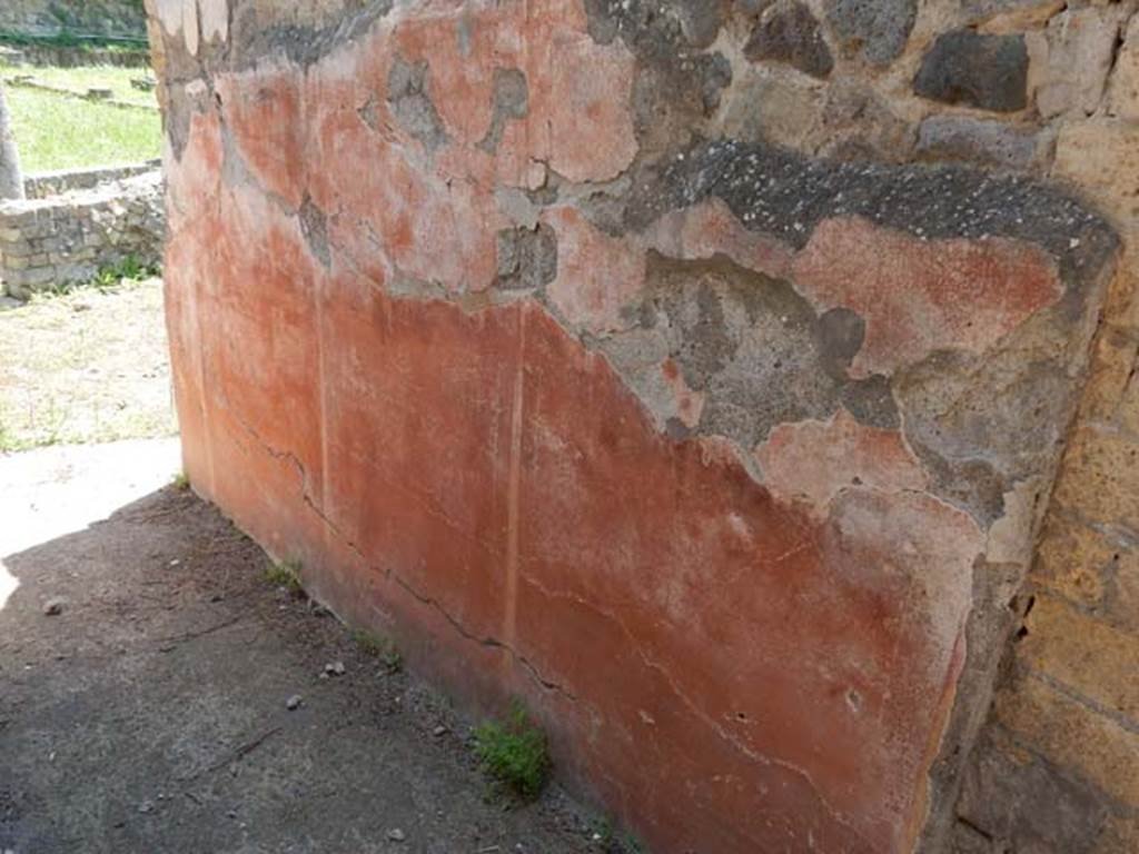 Ins. Orientalis I.2, Herculaneum. May 2018. Looking towards south wall of corridor with remaining decoration.
Photo courtesy of Buzz Ferebee.
